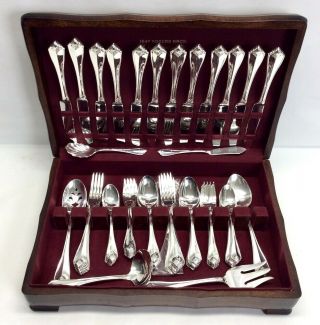 Oneida KING JAMES Silver Plate 1881 Rogers 66pc Service for 12 Flatware,  Chest 2