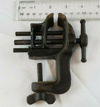 VINTAGE SMALL BENCH VISE 1.  5 