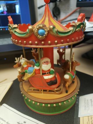 Vtg Hallmark Christmas Wind Up Carousel Music Box Plays " Here Comes Santa Claus "
