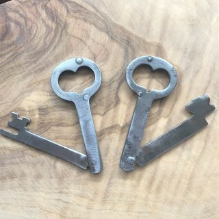 2 Vintage Antique Folding Skeleton Keys Jail Cell Door Cabinet Locks Key Crafts
