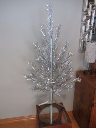 Vintage Evergleam 40 Branch 4 Ft Item 4554 Stainless Aluminum Christmas Tree