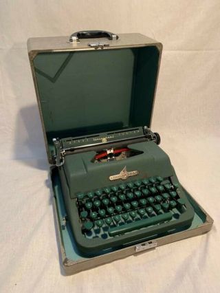 Vintage Underwood Universal Typewriter W/ Case - Great 1954