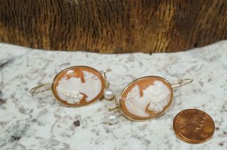 Vtg Hand Crafted 14k Yellow Gold Carved Cameo Earring Signed Back
