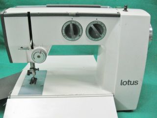 Vintage Elna Lotus 25 Small Sewing Machine Made In Switzerland