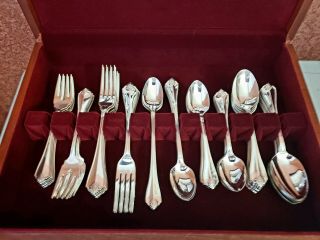 Oneida KING JAMES Silver Plate 1881 Rogers 74pc Service for 12 Flatware,  Chest 3