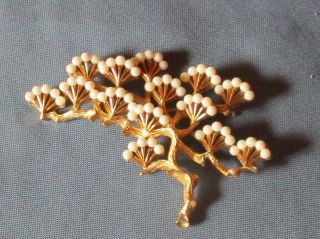 Vintage Crown Trifari Gold - Tone Metal White Cabochon Bonsai Tree Pin Brooch