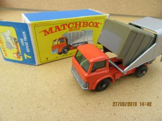 Matchbox1 - 75 No.  7c.  Ford Refuse Truck 1967 orange - red body,  grey & silver dumper 3