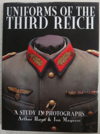 Book Ww2 German Uniforms Of The Third Reich,  A Study In Photographs Reference