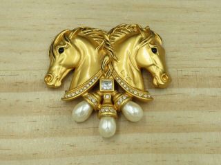 Vtg Elizabeth Taylor Avon Hearts In Tandem Double Horse Circle Head Pin/brooch