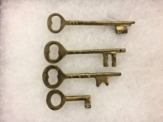 Set Of 4 Brass Jailers Skeleton Keys 2 - 1/2 " 4 - 1/2 " 4 - 5/8 " 5 " Lengths