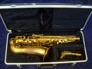 VINTAGE ' CLEVELAND ' By THE H.  N.  WHITE CO.  ALTO SAXOPHONE CLEVELAND O U.  S.  A. 2