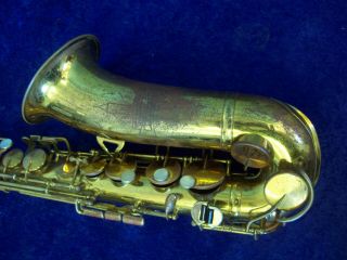 VINTAGE ' CLEVELAND ' By THE H.  N.  WHITE CO.  ALTO SAXOPHONE CLEVELAND O U.  S.  A. 3