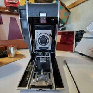 Vintage POLAROID 110B Pathfinder camera and accessories 3