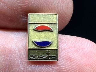Pepsi Co.  Design 10k Gold Stunning Vintage Service Award Pin.