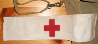 U.  S.  ARMY WW2 MEDIC ' S BAG WITH STRAP AND ARMBAND, 2