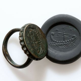 Scarce - Roman Military Bronze Seal Ring Depicting Military Ship Ca 100 - 200 Ad