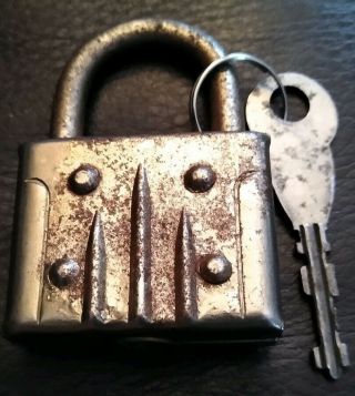 RARE VINTAGE ANTIQUE ORNATE PADLOCK LOCK STEEL WITH KEY MADE IN USA NO - NAME 2