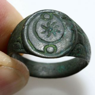 Very Interest Roman Bronze Decorated Ring Circa 100 - 400 Ad - Wearable