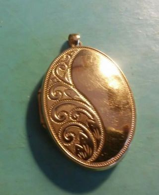 Vintage 14k Yellow Gold Oval Locket Charm Necklace Pendant 4.  2 Grams ( (g18))