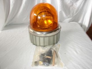 Vintage Federal Sign & Signal Corp Light Amber Dome Flashing Strobe Titan A1 312