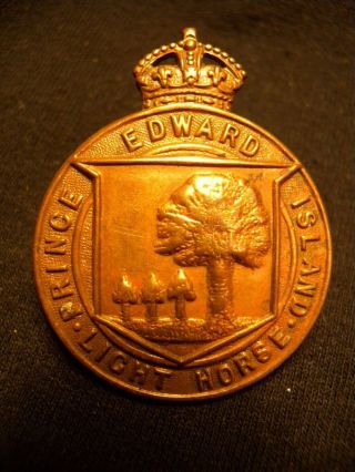 Prince Edward Island Light Horse Ww2 Cap Badge 1923 C.  52 Peilh P.  E.  I.  L.  H.  Bronze