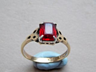 VINTAGE 9CT YELLOW GOLD RING WITH RED STONE SET IN SILVER METAL DETECTING FINDS 3