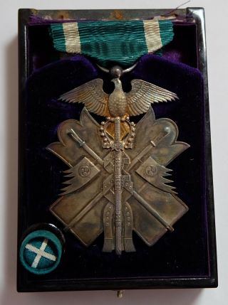 Ww2 Japanese Order Of Golden Kite 7th Class Badge Japan Silver Medal Cased