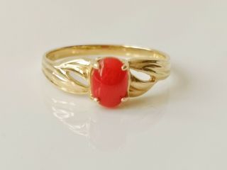 Vintage Estate Solid 14k Yellow Gold Red Coral Ring A8