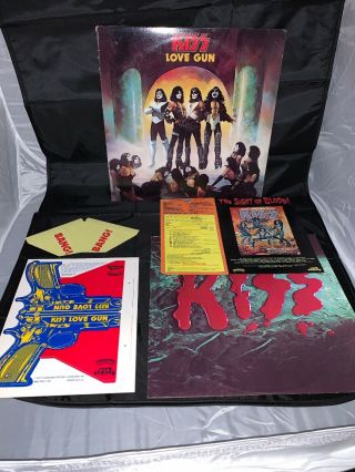 Kiss Love Gun Nblp - 7057 - 7.  98 Lp Vinyl With Gun,  Inner Sleeve And Insert
