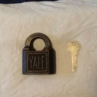 Vintage Yale & Towne Pin Tumbler Padlock W/ Key USA 2