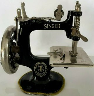 Vintage Singer Miniature 20 Child Toy Sewing Machine 1922