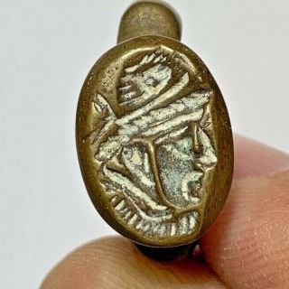 Late Medieval Bronze Ring - Seal Head Of King Sasanian 8.  3gr 25mm (inner 21mm)
