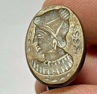 Late Medieval Bronze Ring - Seal Head Of King Sasanian 10.  9gr 25mm (inner 19mm)