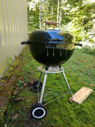 Vintage Weber 18.  5 " Charcoal Bbq Grill,  " C " Very Sharp Grilling Cooking Outdoors