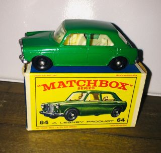 Matchbox Lesney 64B M.  G.  1100 & E - Style box 3