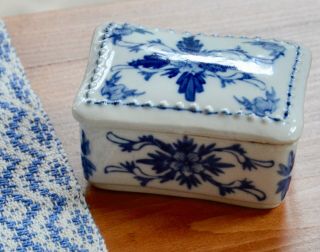 Vintage Blue White Porcelain Keepsake Square Trinket Box & Lid Dish Floral China