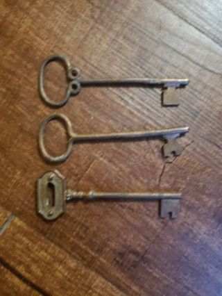 Antique/ Vintage Set Of 3 Skeleton Keys