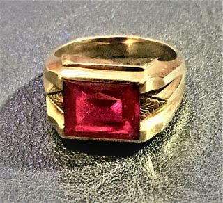 Men’s Stamped 10 K Yellow Gold Art Deco Ring With Red Stone 8.  5 G Size 9 - 9.  5