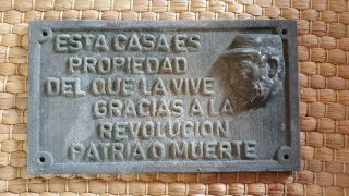 Cuba Fidel Castro Plaque Topper Door Property Is Of Who Lives Thanks Revolution