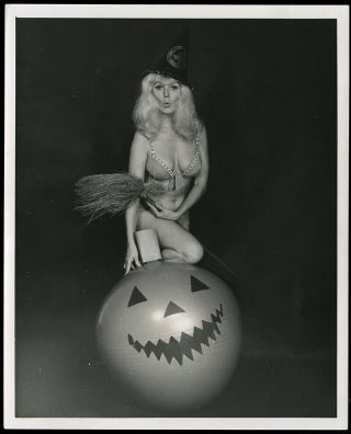 Bunny Yeager 1960 Gelatin Silver Photograph Self Portrait Halloween Witch Fun Nr