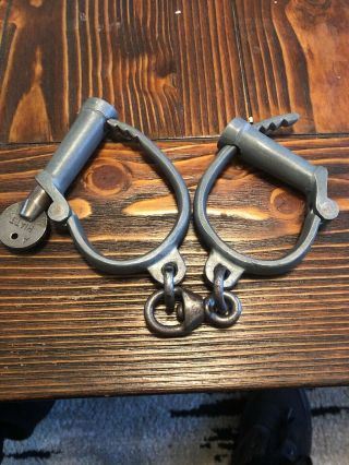 Hiatt Model 115 Adjustable Darby Handcuffs
