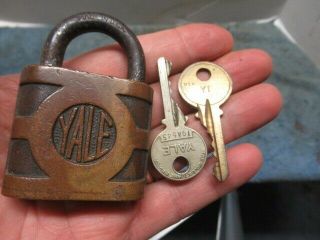 Old Brass Yale Padlock Lock With 1 Key.  N/r