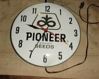 Vintage Pioneer Seeds Advertising Glass Dome Face Electric Clock