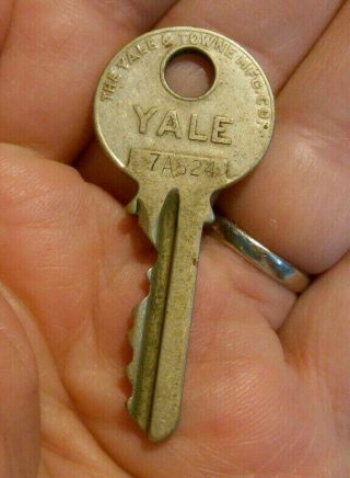 Vintage Old Yale & Towne Door Lock Padlock Brass Key 7a524
