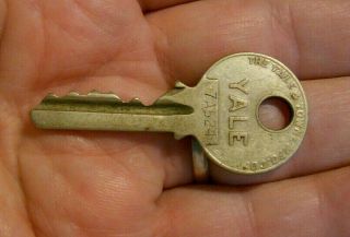 Vintage Old Yale & Towne Door Lock Padlock Brass Key 7A524 2