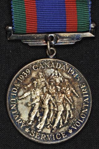 World War 2 Medal - Canadian Volunteer Service Medal - See Photos - M7