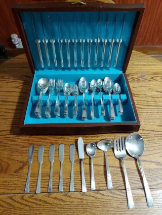 1938 Wm.  Rogers Mfg.  Co.  Extra Plate Is.  Revelation Tapestry 87 Piece Silverware