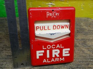 Estate Vintage Fyr Cry Pull Down Fire Alarm