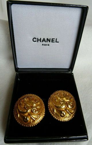 CHANEL VINTAGE GOLD BAROQUE CLIP ON EARRINGS 2