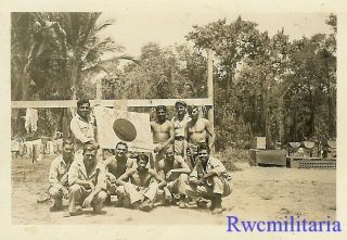 WAR TROPHY Group US Soldiers Posed w/ Captured Japanese Battle Flag 2